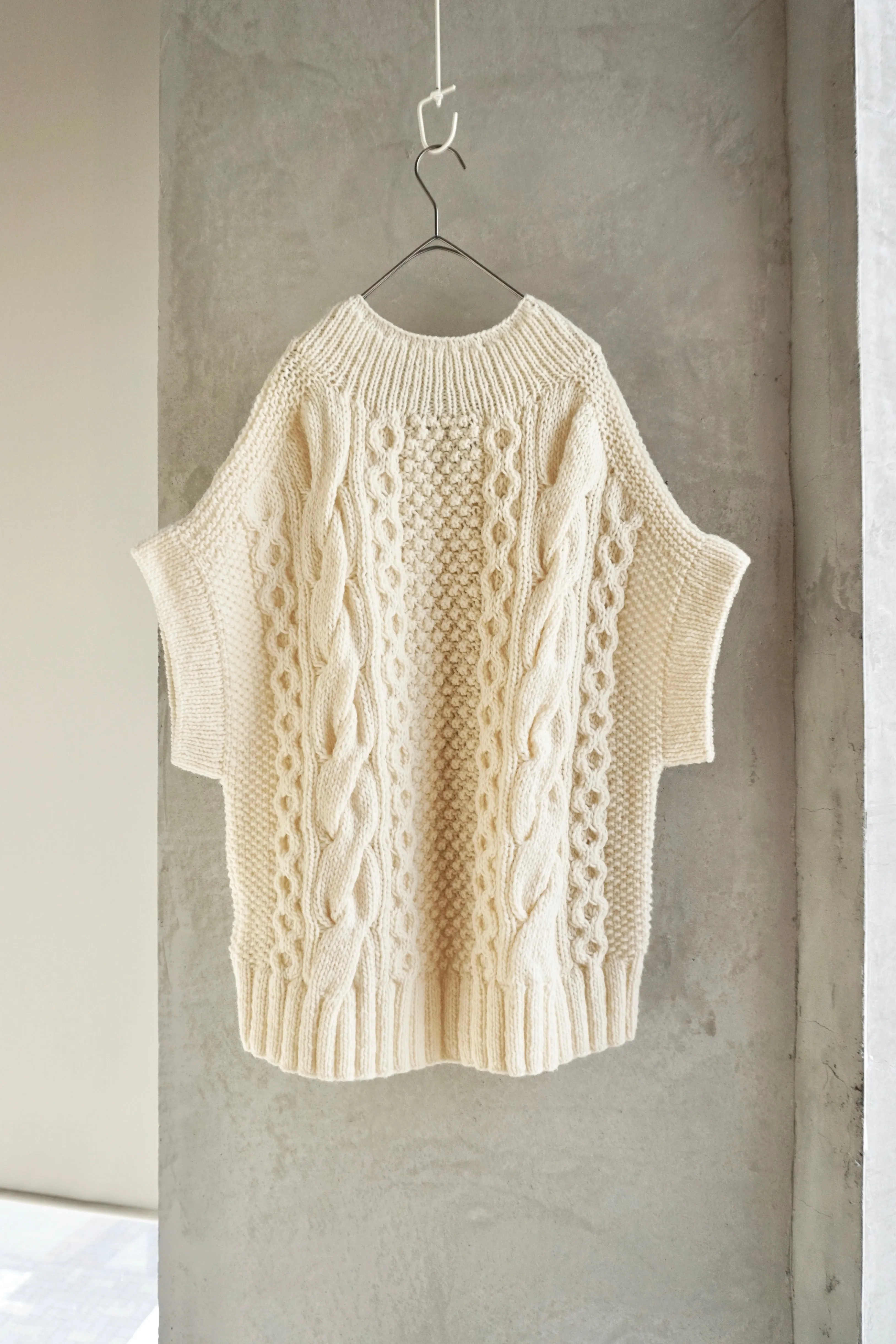 【SALE】tumugu / ロービングケーブル柄編み　2wayベスト