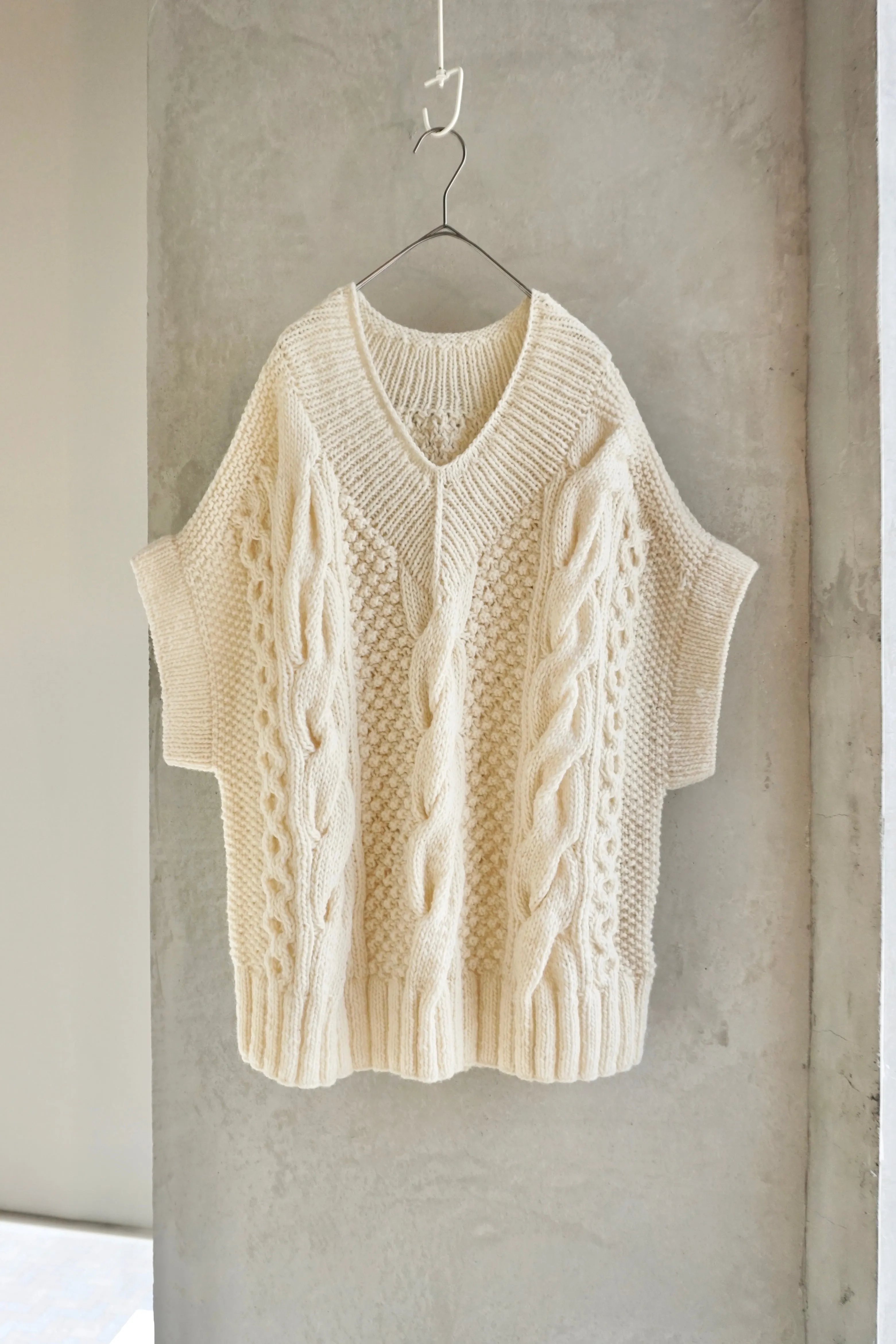 【SALE】tumugu / ロービングケーブル柄編み　2wayベスト