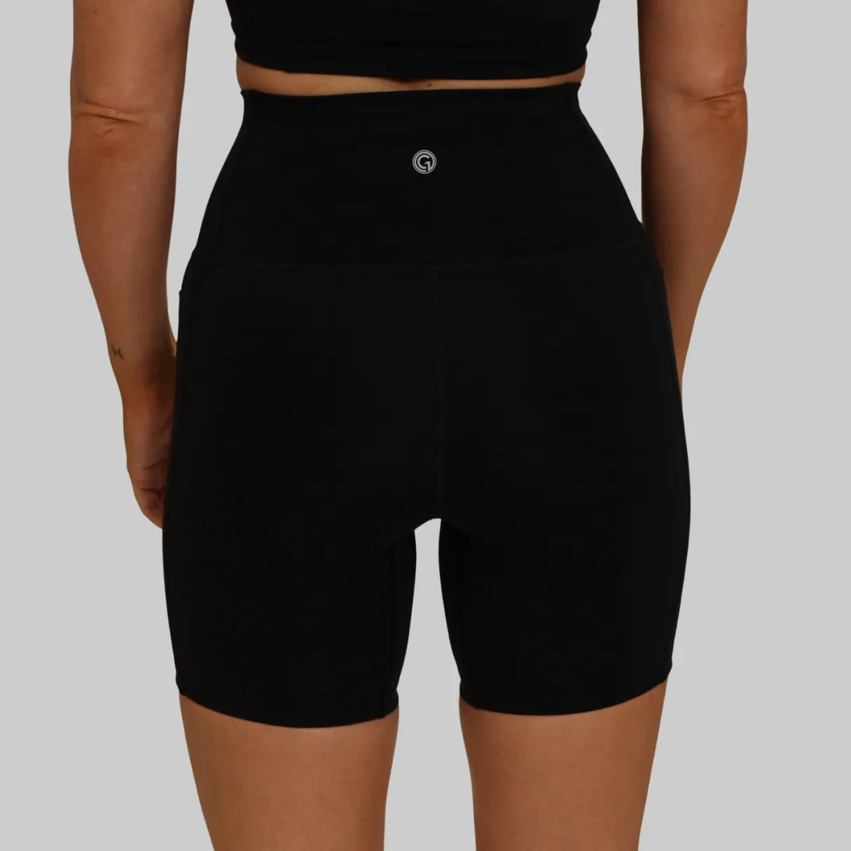 SKYLAR BIKE SHORTS (POCKETS)